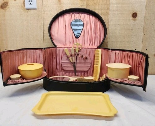 Rare vintage traveling vanity - rare,